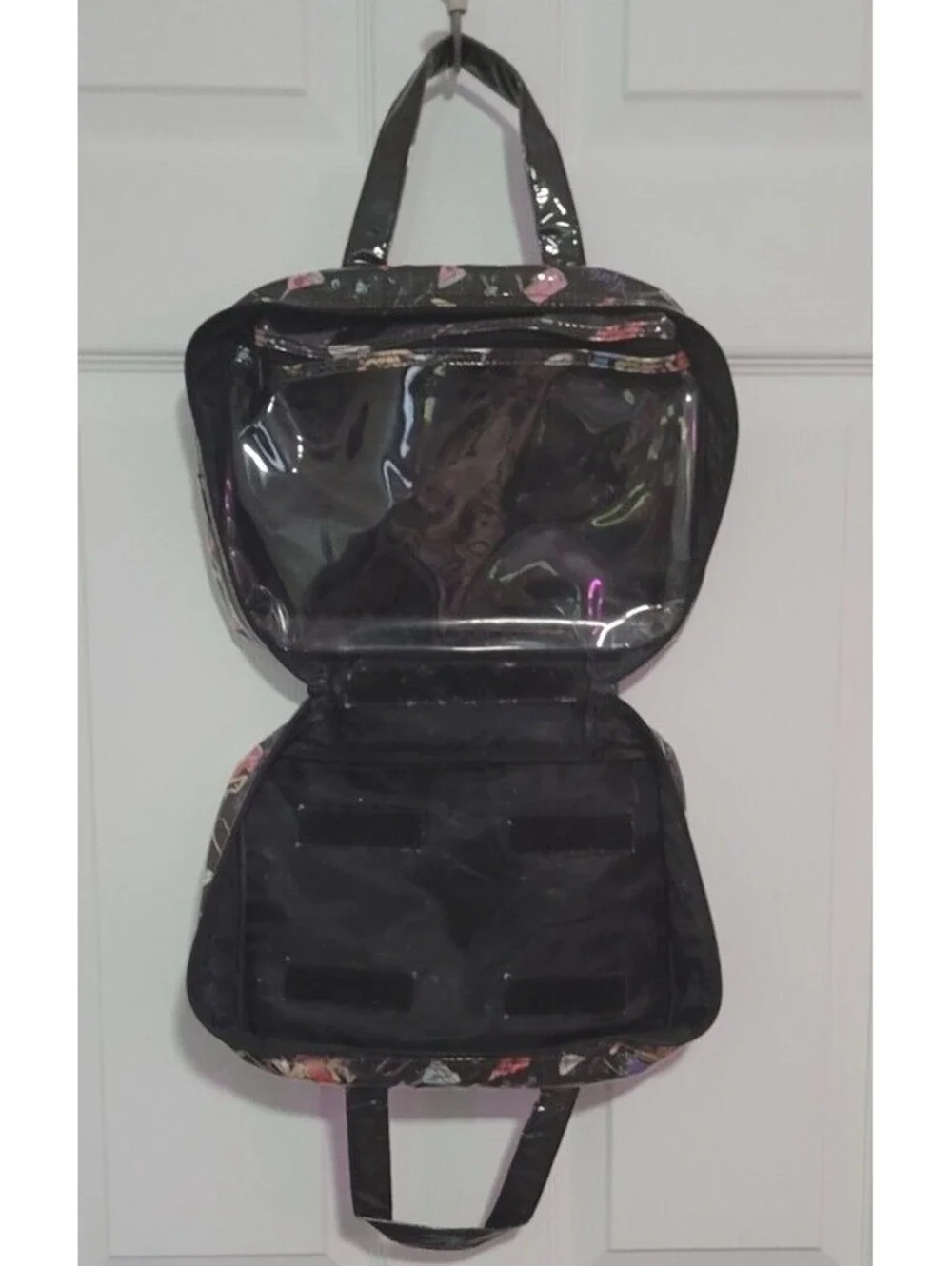GIRLS NIGHT OUT PLASTIC LARGE COSMETIC MAKEUP ZIPPERED CARRYING CASE